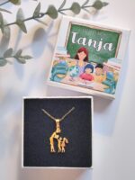 Verižica z obeskom: Učiteljica ali vzgojiteljica z otroki - slika 5