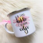 Emajlirana skodelica: Dekle z velikimi cilji